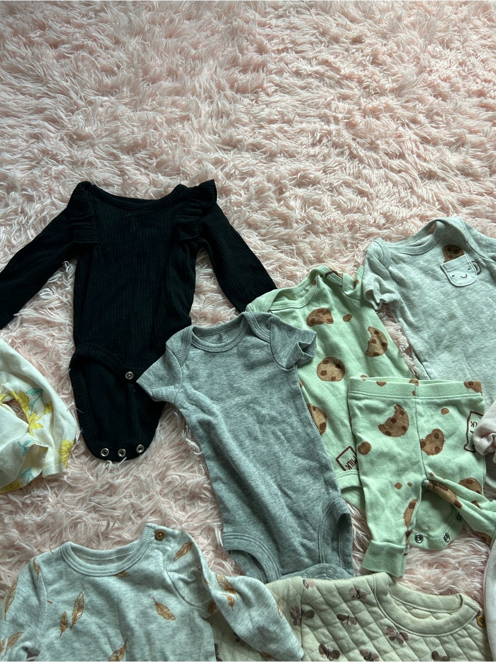 Newborn Carter's Outfit Bundle - Picture 7 of 14